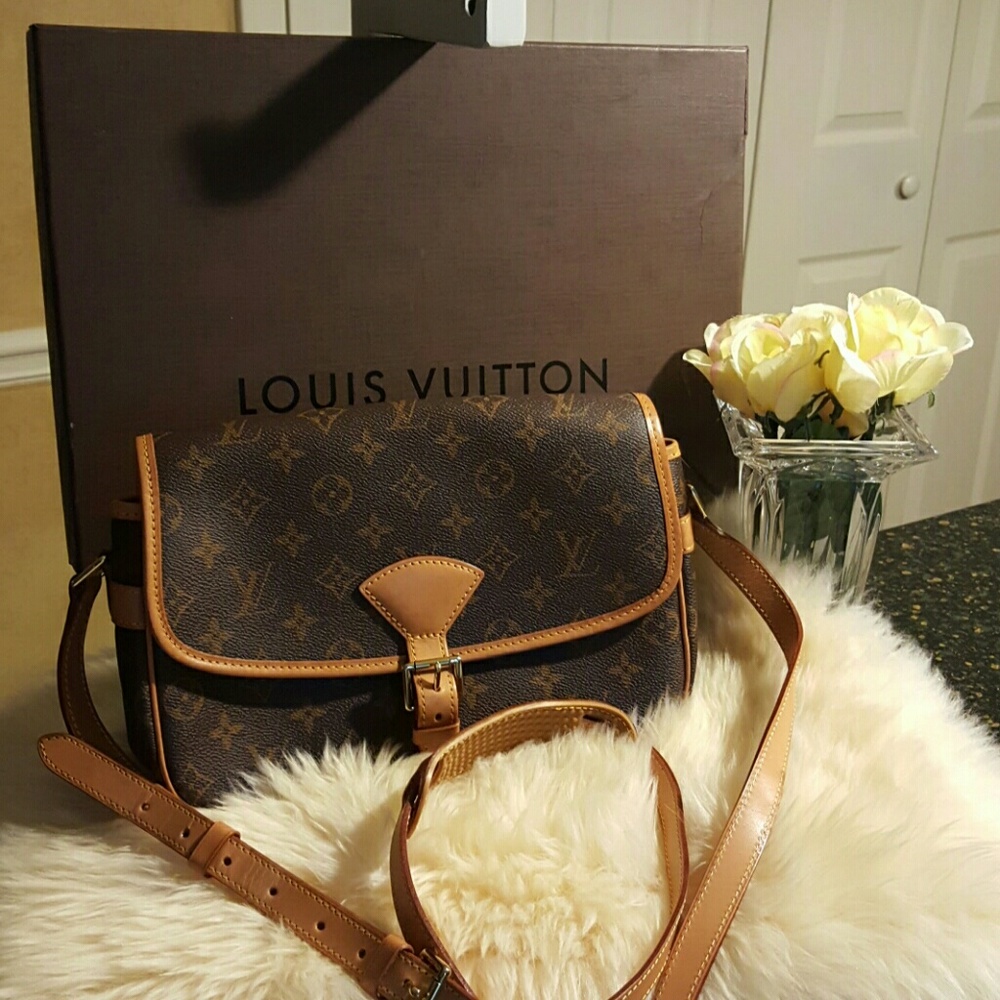 Authentic Louis Vuitton Sologne!